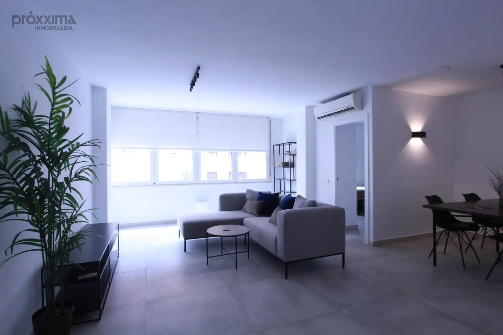 Living room of Flat for rent in Sevilla  with Air Conditioner, Terrace and Furnished