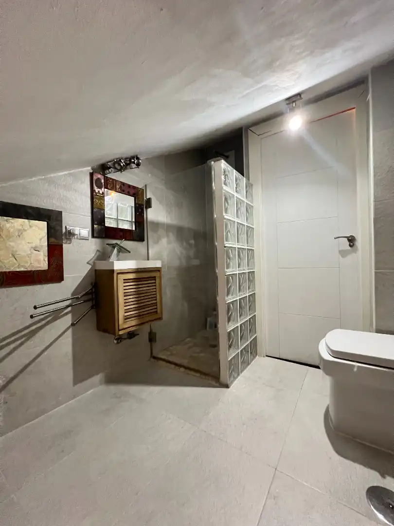 Baño de Casa o chalet en venta en Velilla de San Antonio con Aire acondicionado, Calefacción y Jardín privado