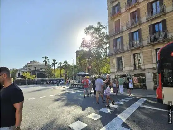 Vista exterior de Local en traspaso en Barcelona con Aire acondicionado, Calefacción y Terraza