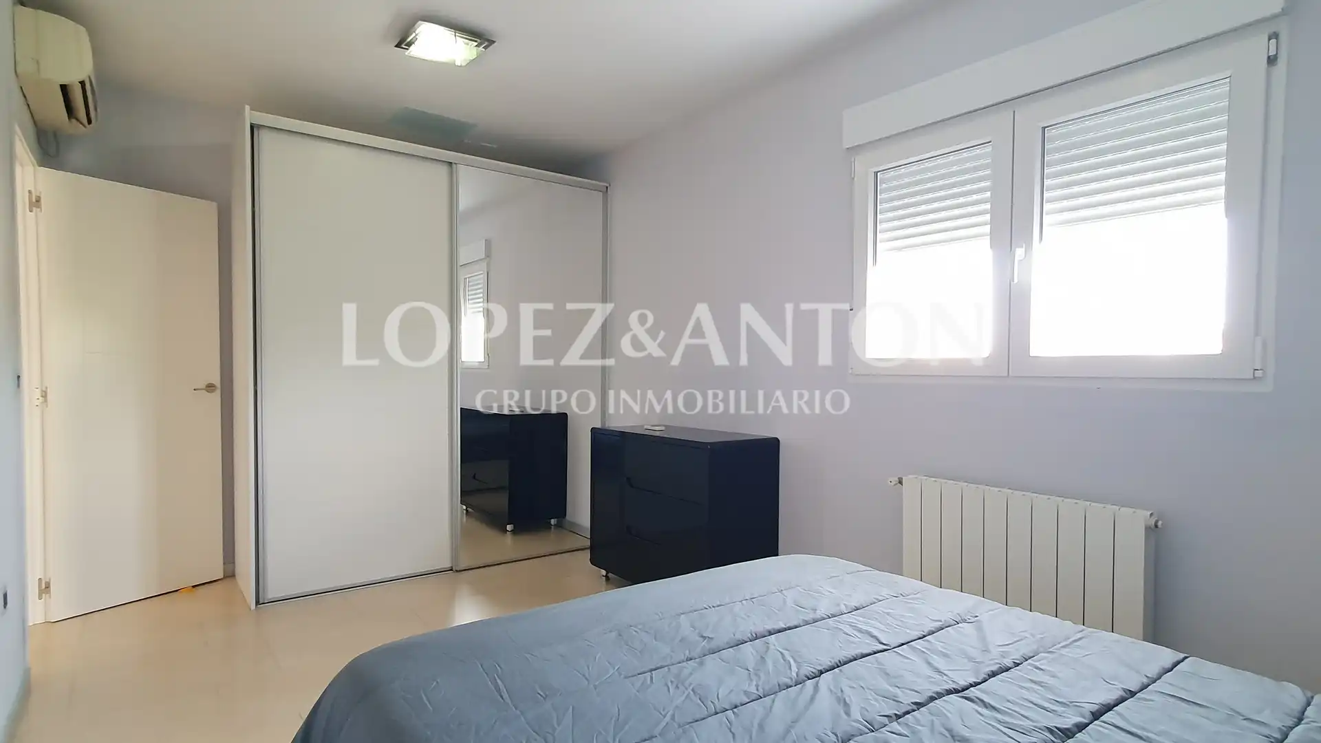 Bedroom of Houses for sale in L'Eliana  with Air Conditioner, Heating and Private garden