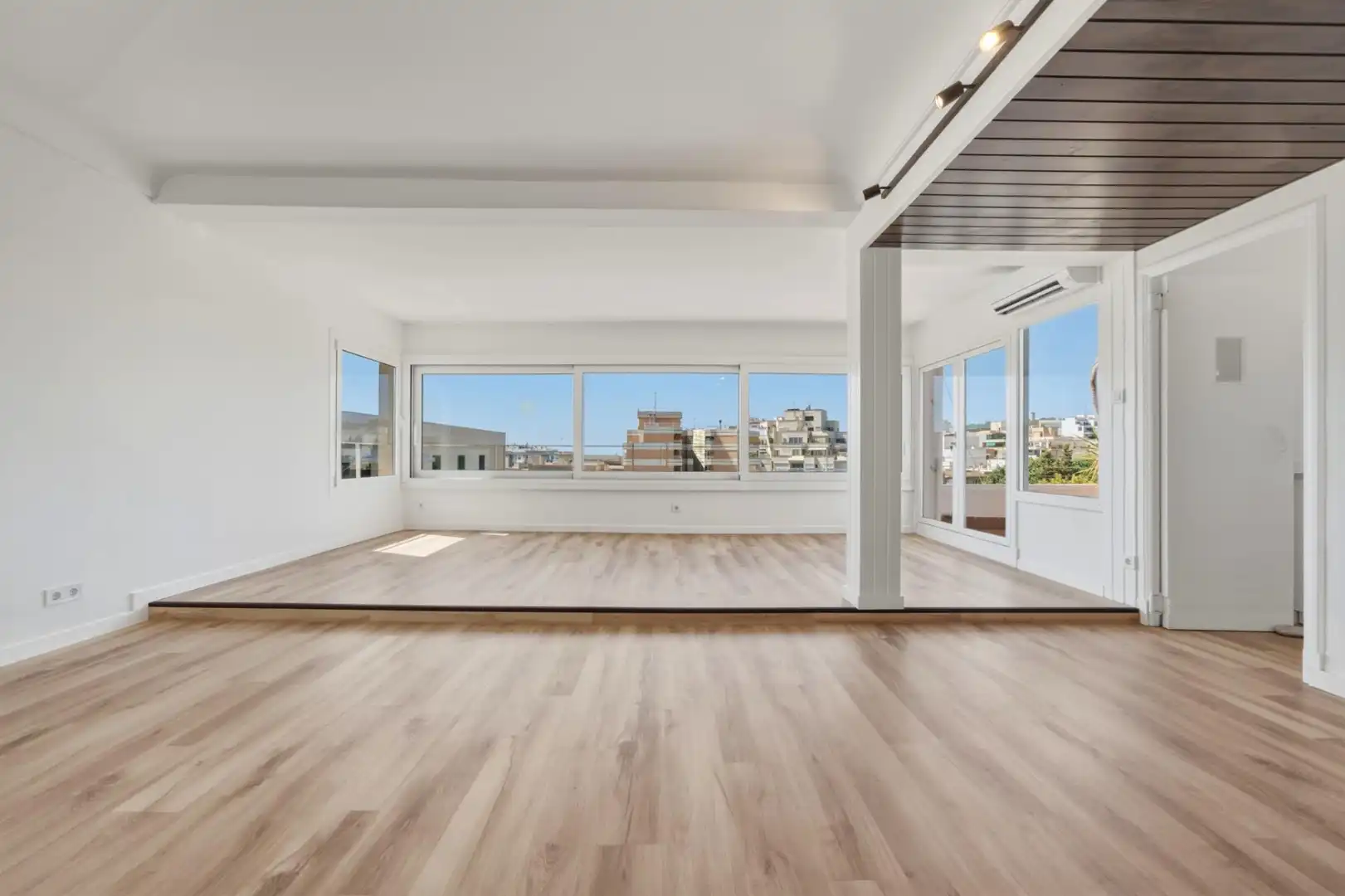 Attic for rent in Santa Catalina
