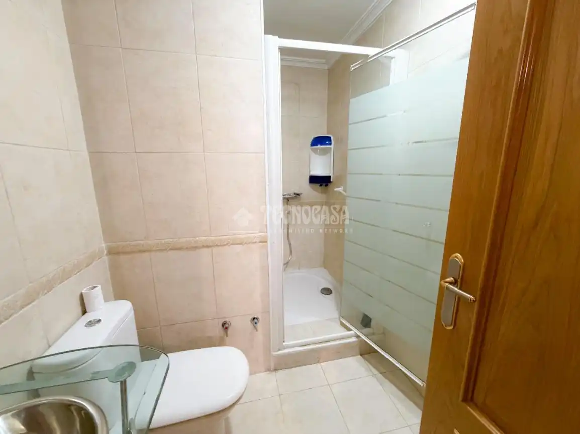 Bathroom of Flat for sale in Collado Villalba  with Air Conditioner, Heating and Parquet flooring