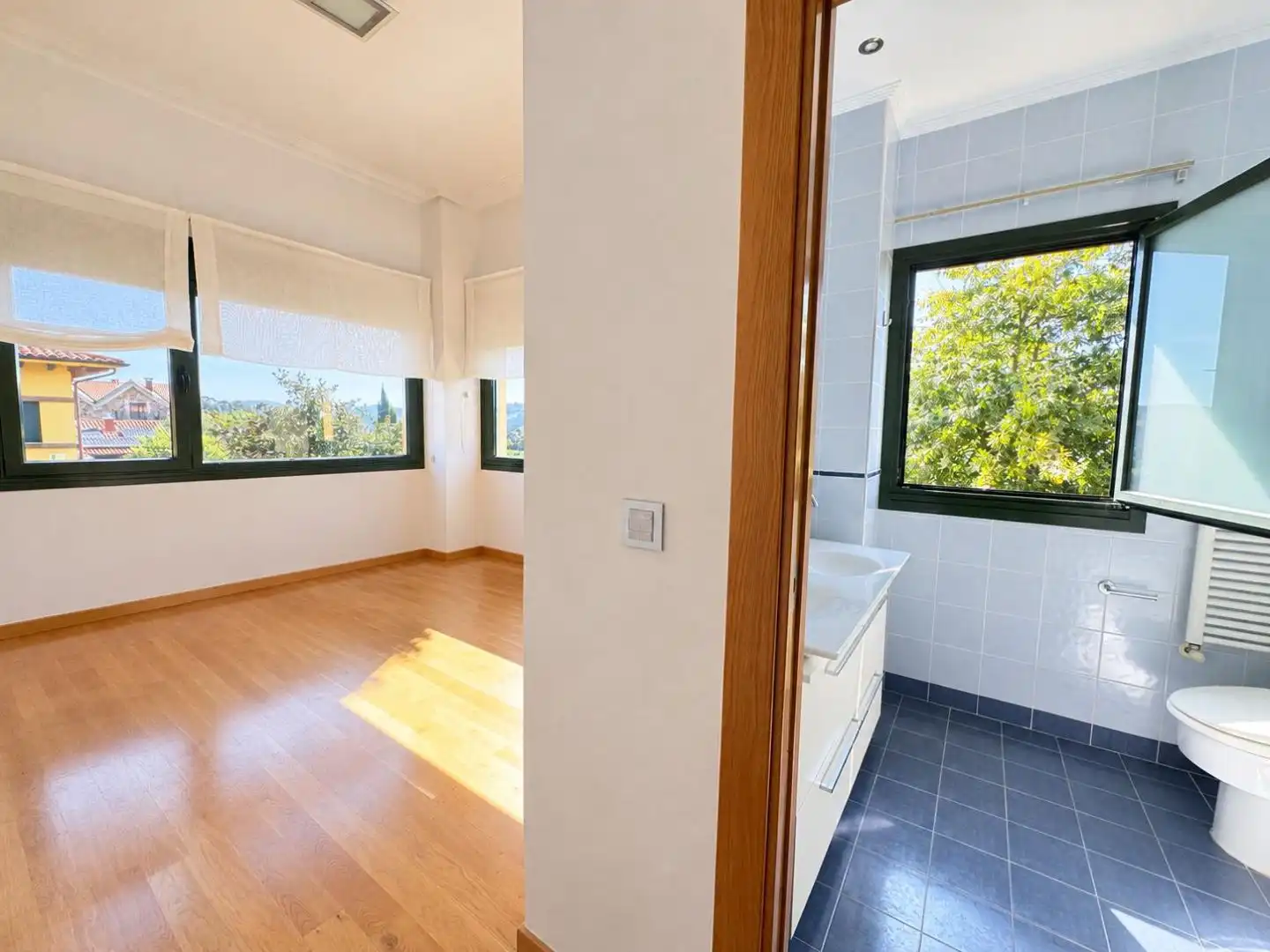 Bedroom of Houses for sale in Oruña