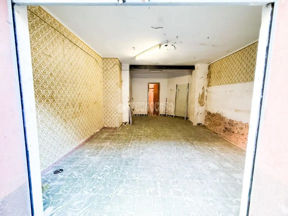 Local en venta en Les Roquetes