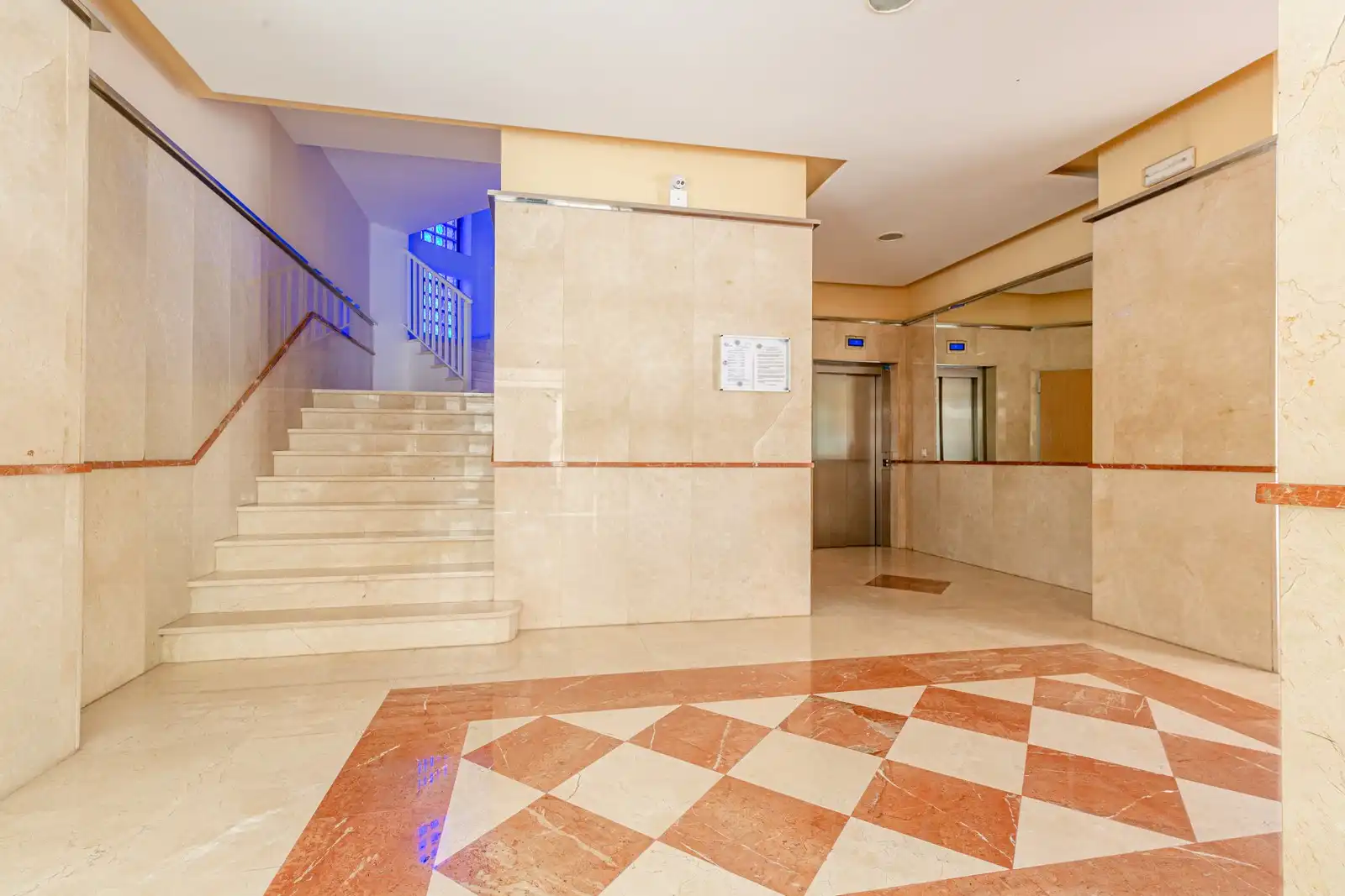 Piso en venta en Alicante / Alacant con Aire acondicionado, Terraza y Trastero