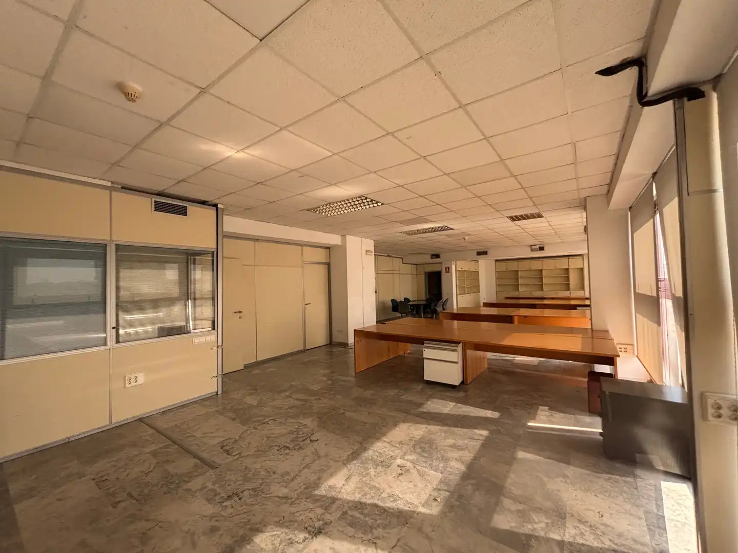 Büro zur Miete in Sevilla mit Klimaanlage, Heizung und Internet