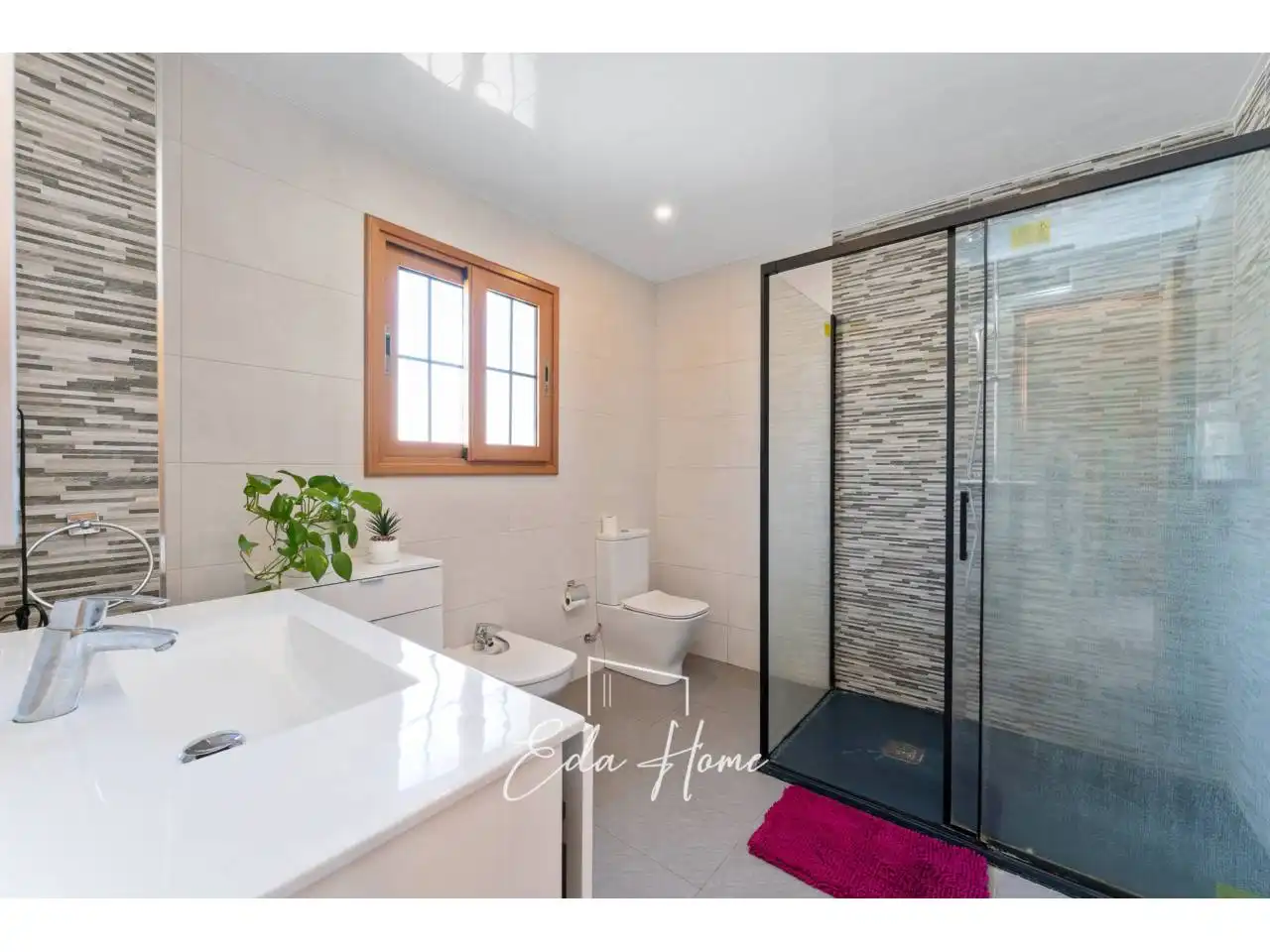 Baño de Casa o chalet en venta en Canyelles con Aire acondicionado, Calefacción y Jardín privado