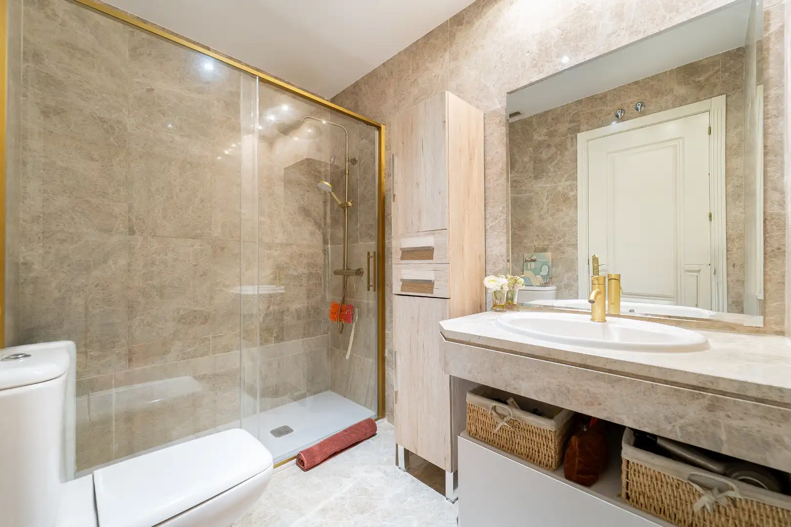 Badezimmer von Wohnung zum Verkauf in Las Rozas de Madrid mit Heizung, Privatgarten und Parkett