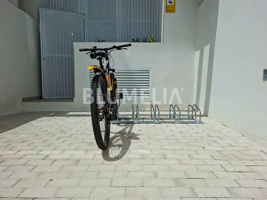 Aparcament de Apartament en venda en Dénia amb Aire condicionat, Calefacció i Jardí privat