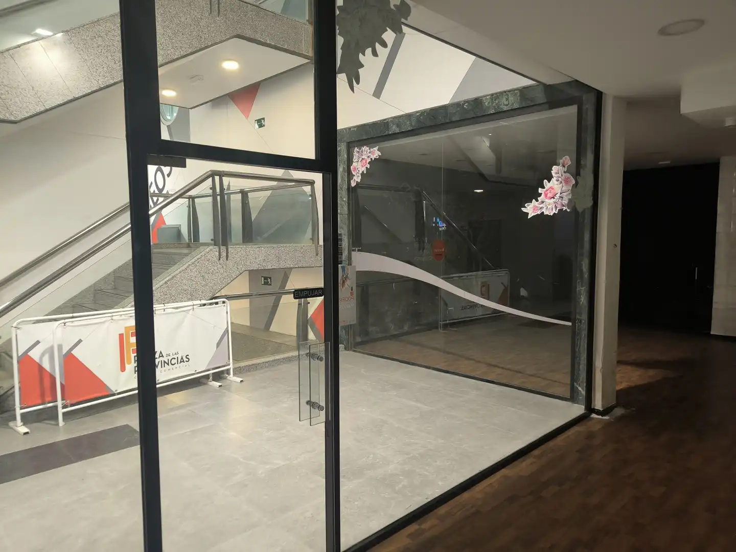 Local en venta en Avenida de las Provincias, 37, La Serna