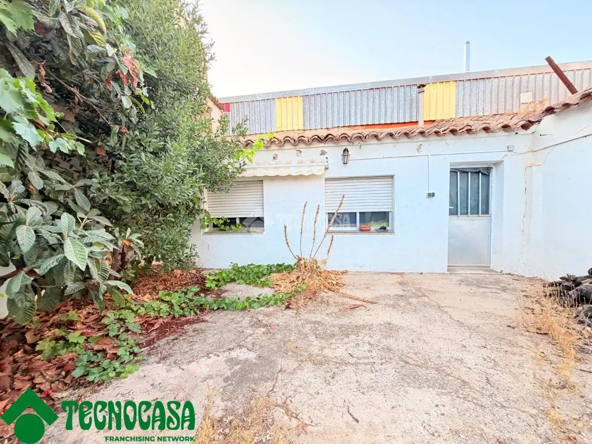 Vista exterior de Casa o xalet en venda en Los Yébenes amb Terrassa
