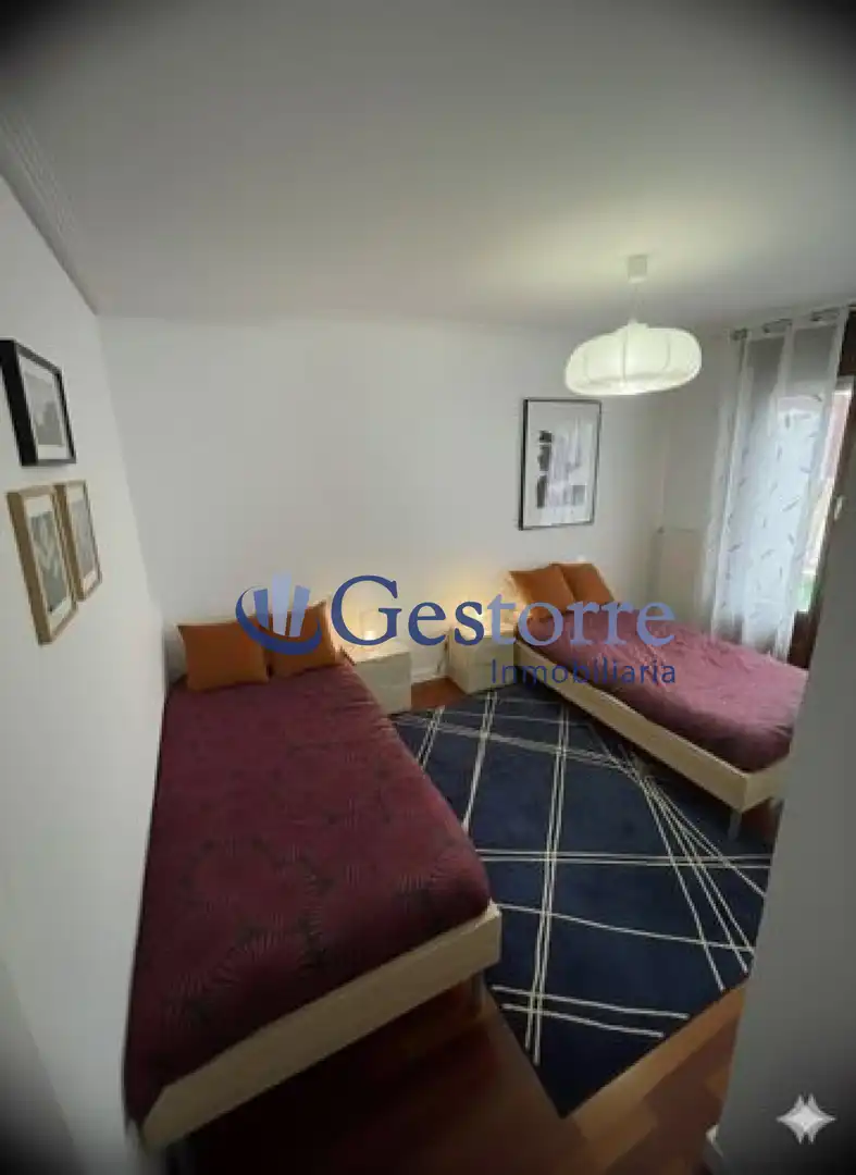 Habitación de Ático en venta en Oviedo  con Calefacción y Terraza