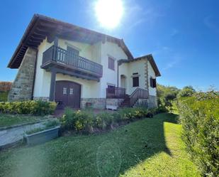 Vista exterior de Casa o xalet en venda en Zarautz amb Calefacció, Jardí privat i Terrassa