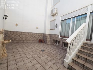 Casa amb balcó en venda a Tomelloso