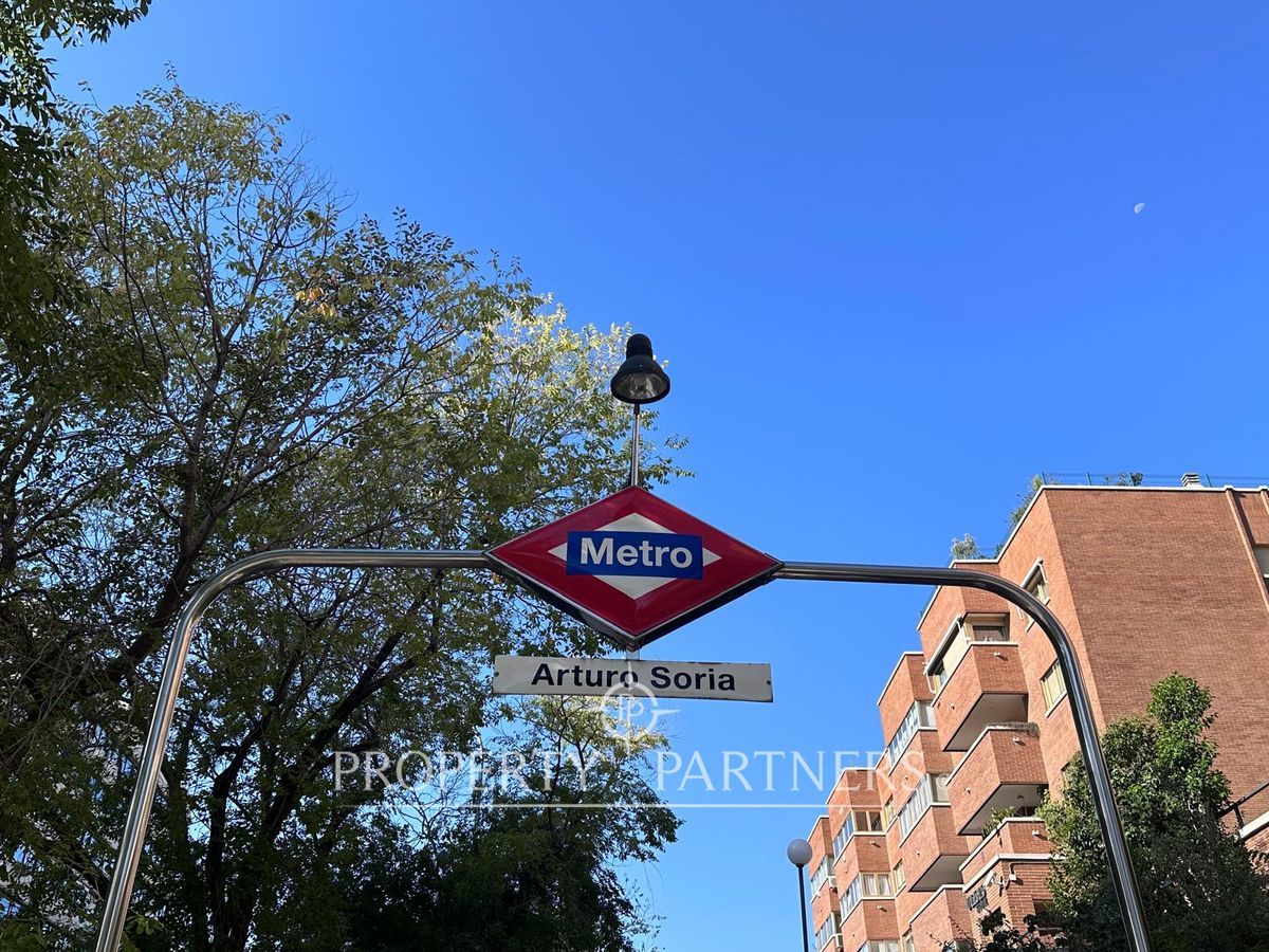 Vista exterior de Apartament en venda en  Madrid Capital amb Aire condicionat, Calefacció i Jardí privat
