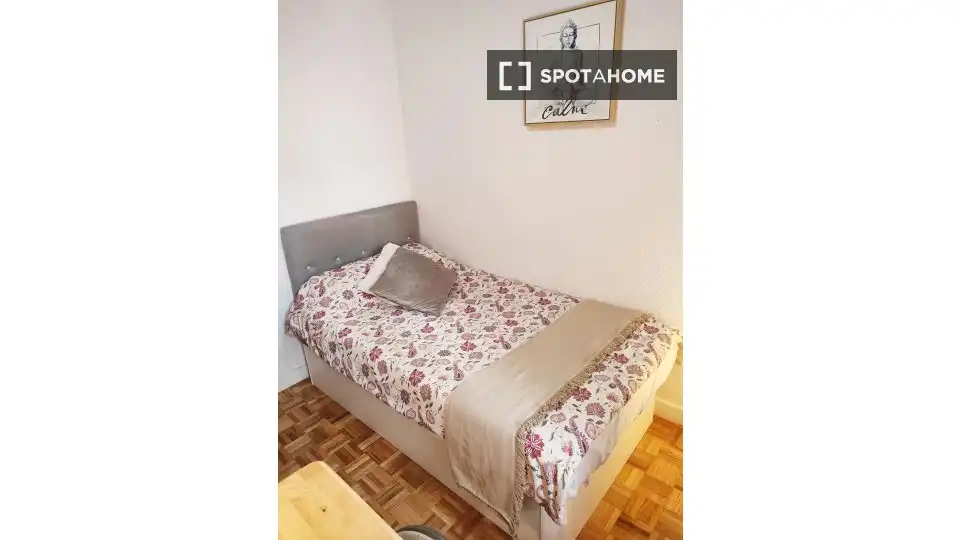 Habitación de Piso de alquiler en Madrid con Aire acondicionado, Calefacción y Amueblado