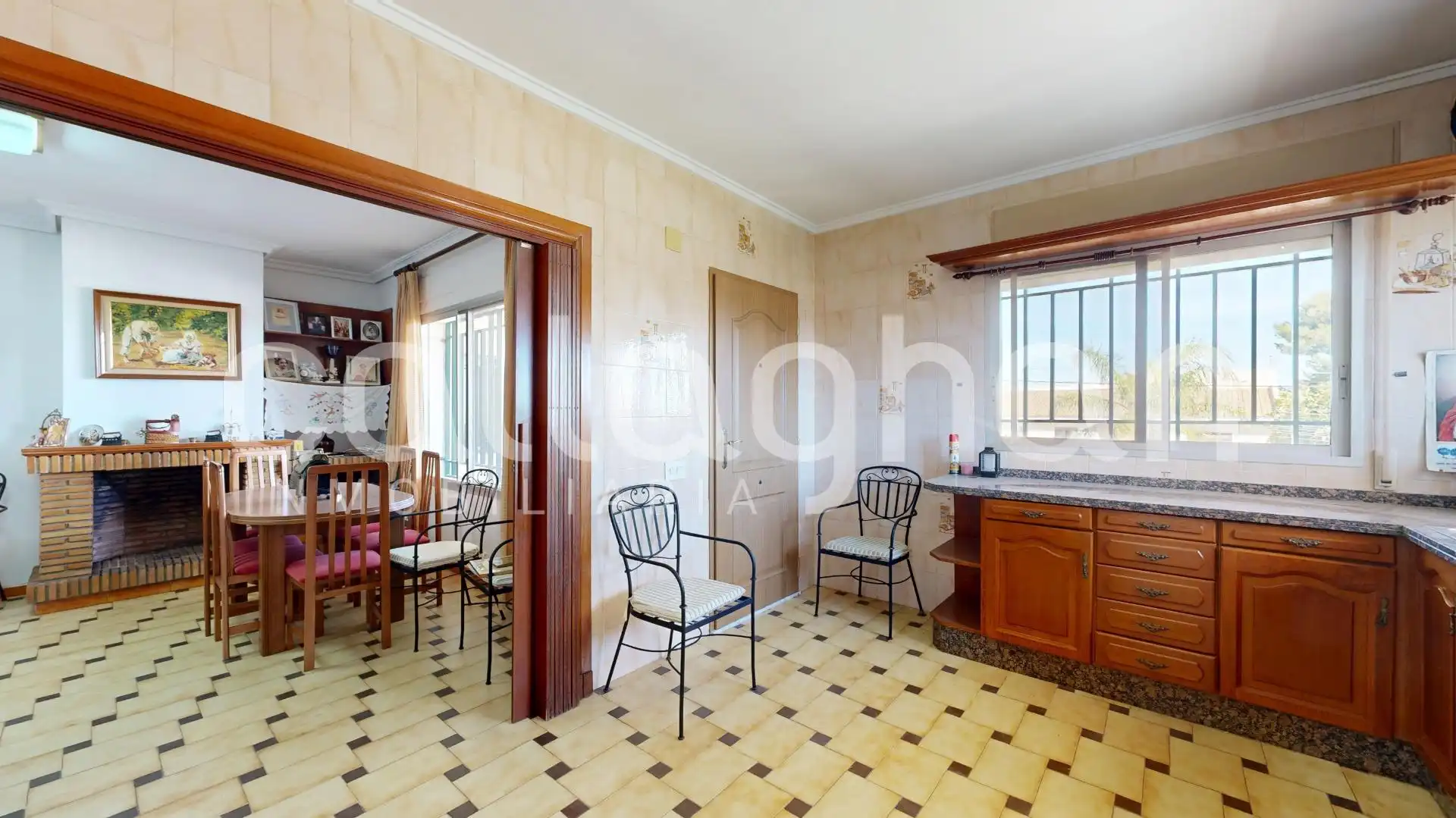 Cuina de Casa o xalet en venda en Chiva amb Aire condicionat, Jardí privat i Terrassa