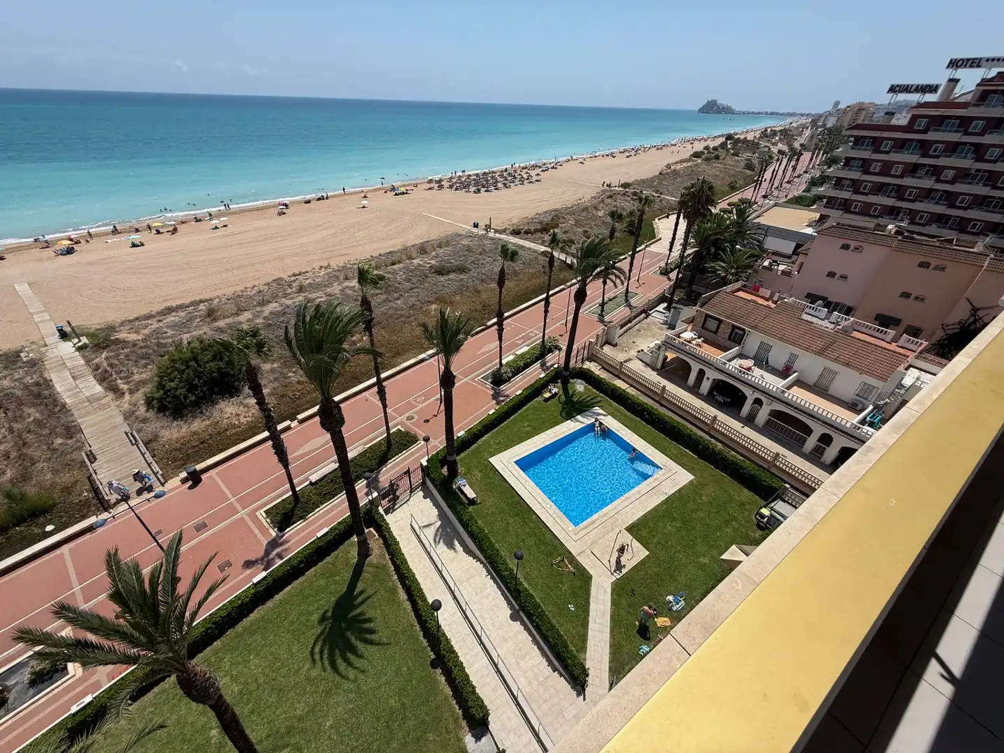 Appartement compact avec terrasse à vendre à Avinguda del Papa Luna 100