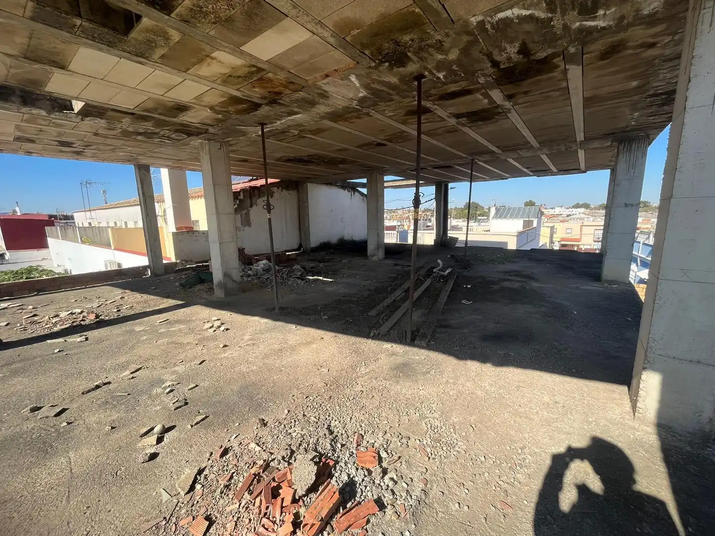 Vista exterior de Edificio en venta en Palomares del Río