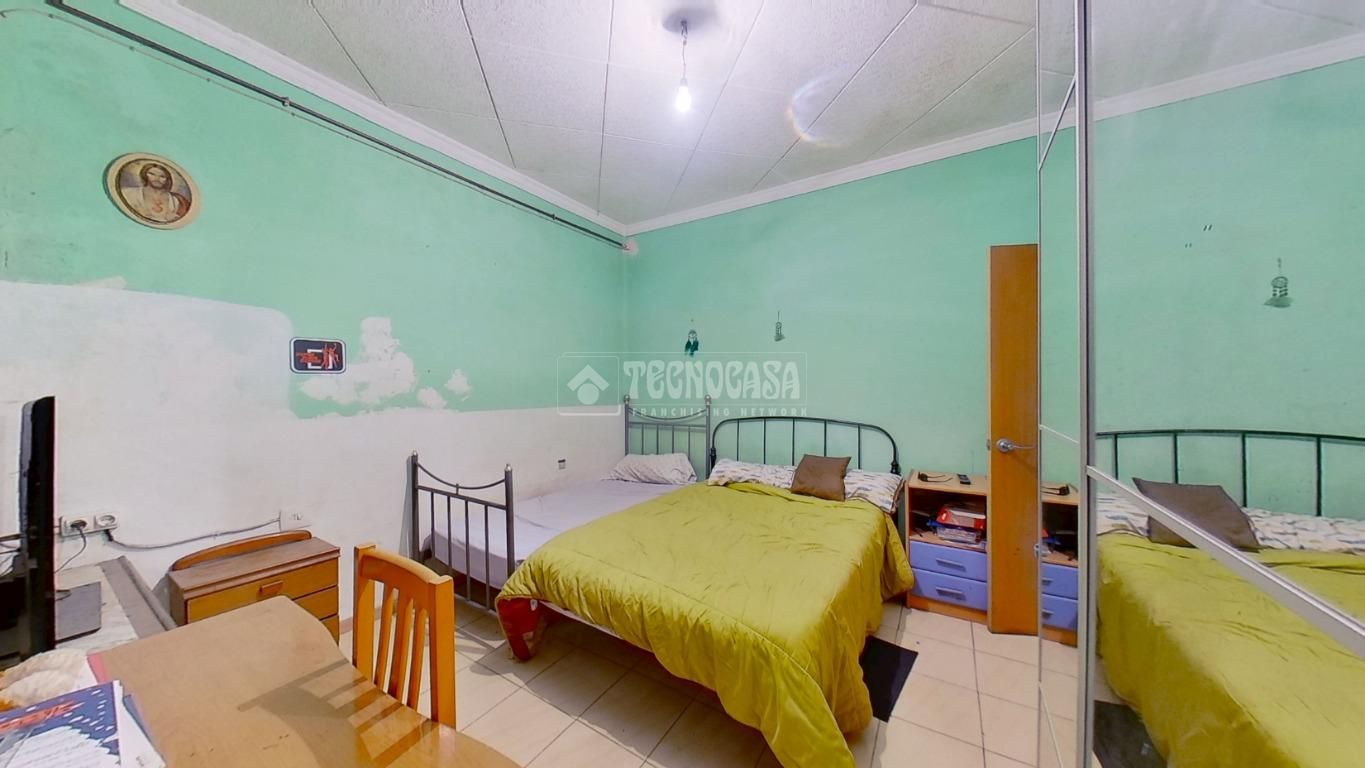 Habitación de Casa adosada en venta en Sabadell