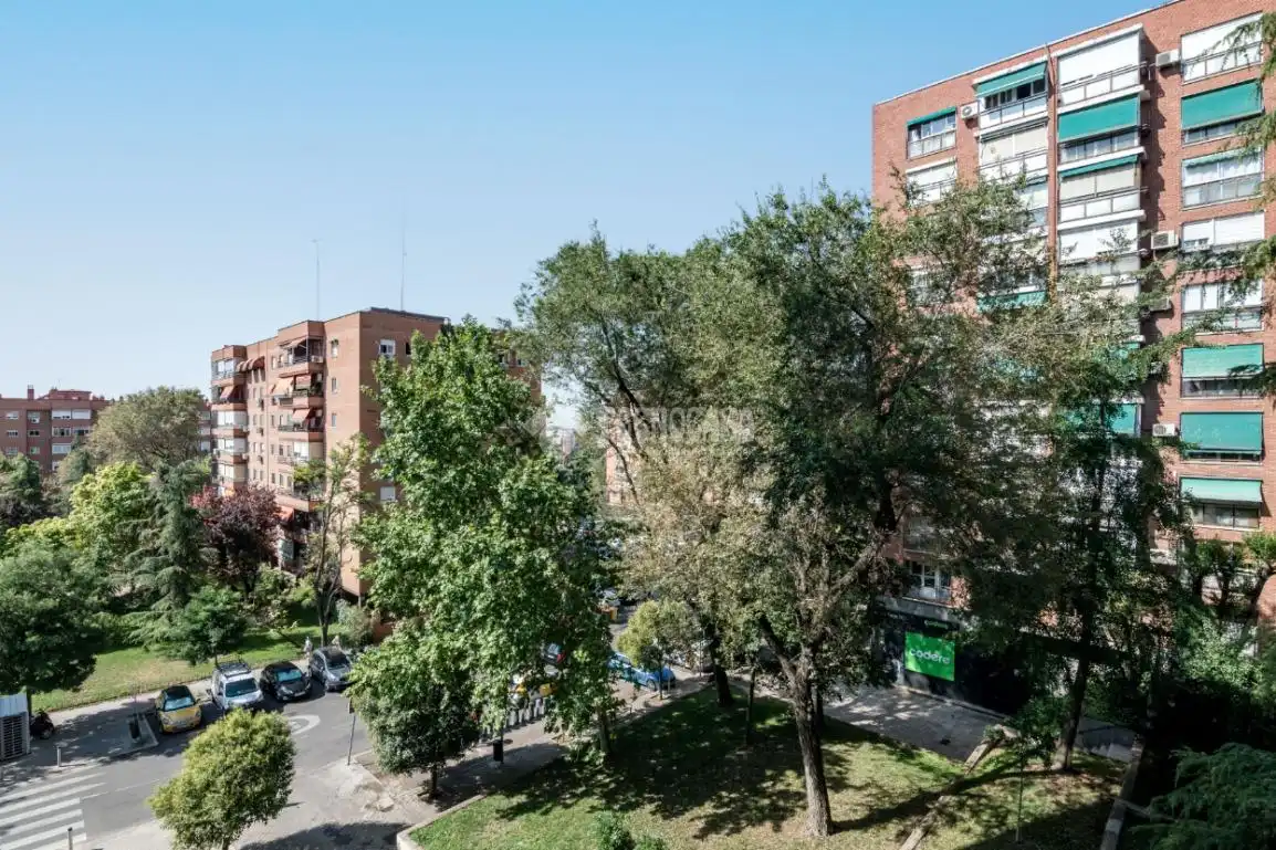 Außenansicht von Wohnung zum Verkauf in Madrid