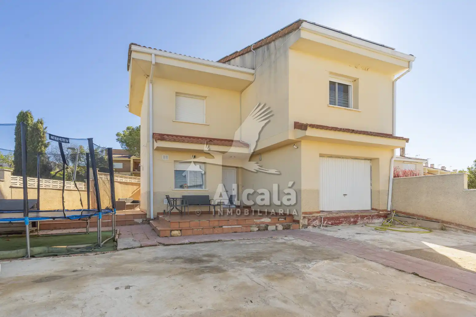 Vista exterior de Casa adosada en venda en Galápagos amb Calefacció