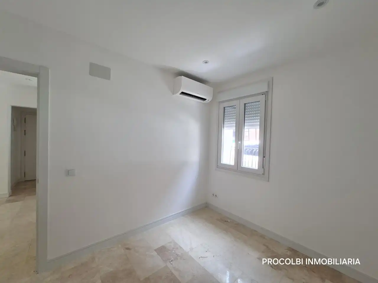 Dormitori de Planta baixa en venda en Madrid amb Aire condicionat