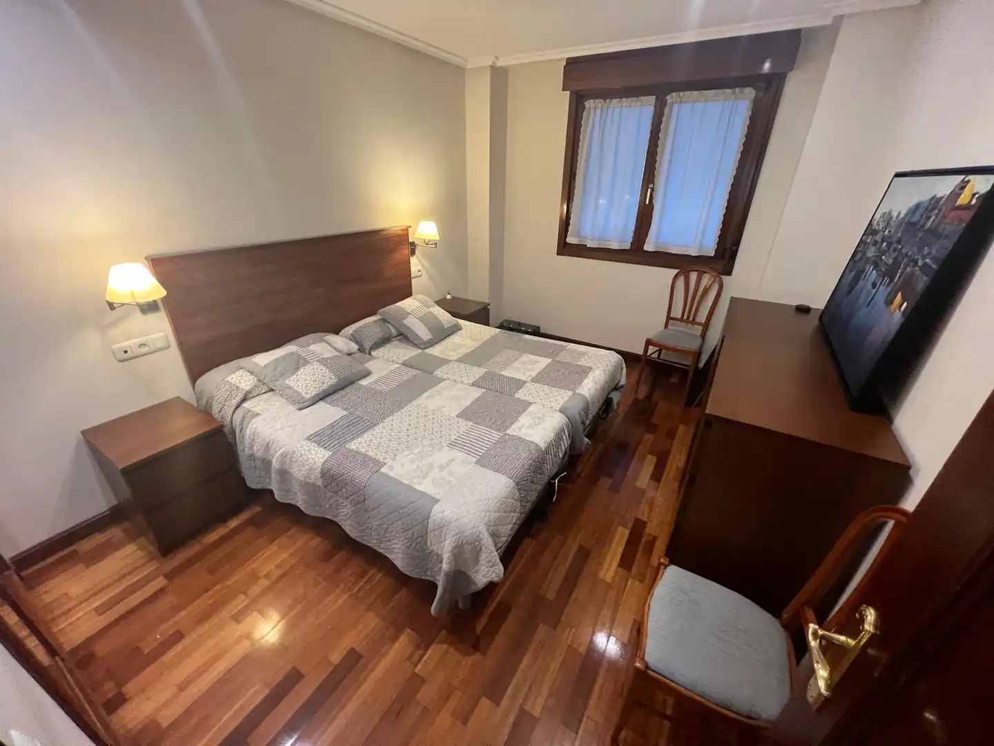 Habitación de Piso en venta en Gijón  con Calefacción, Parquet y Trastero