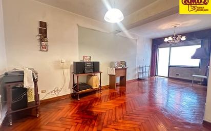 Living room of Flat for sale in Santiago de Compostela 