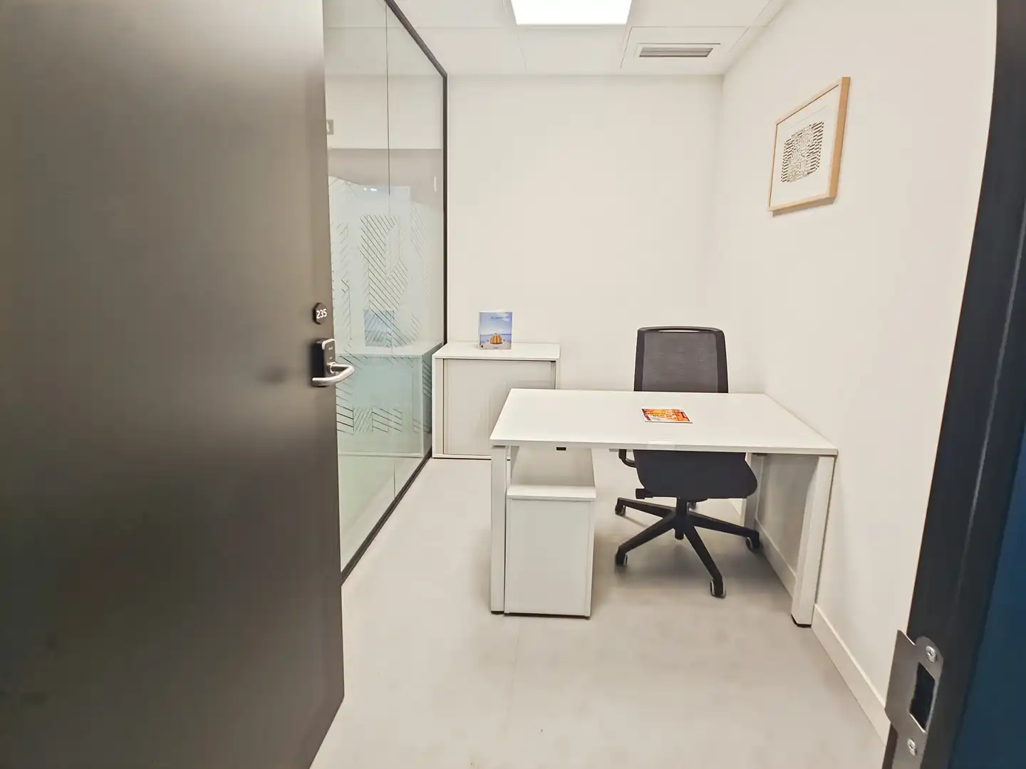Office for rent in Madrid  with Air Conditioner, Heating and Furnished