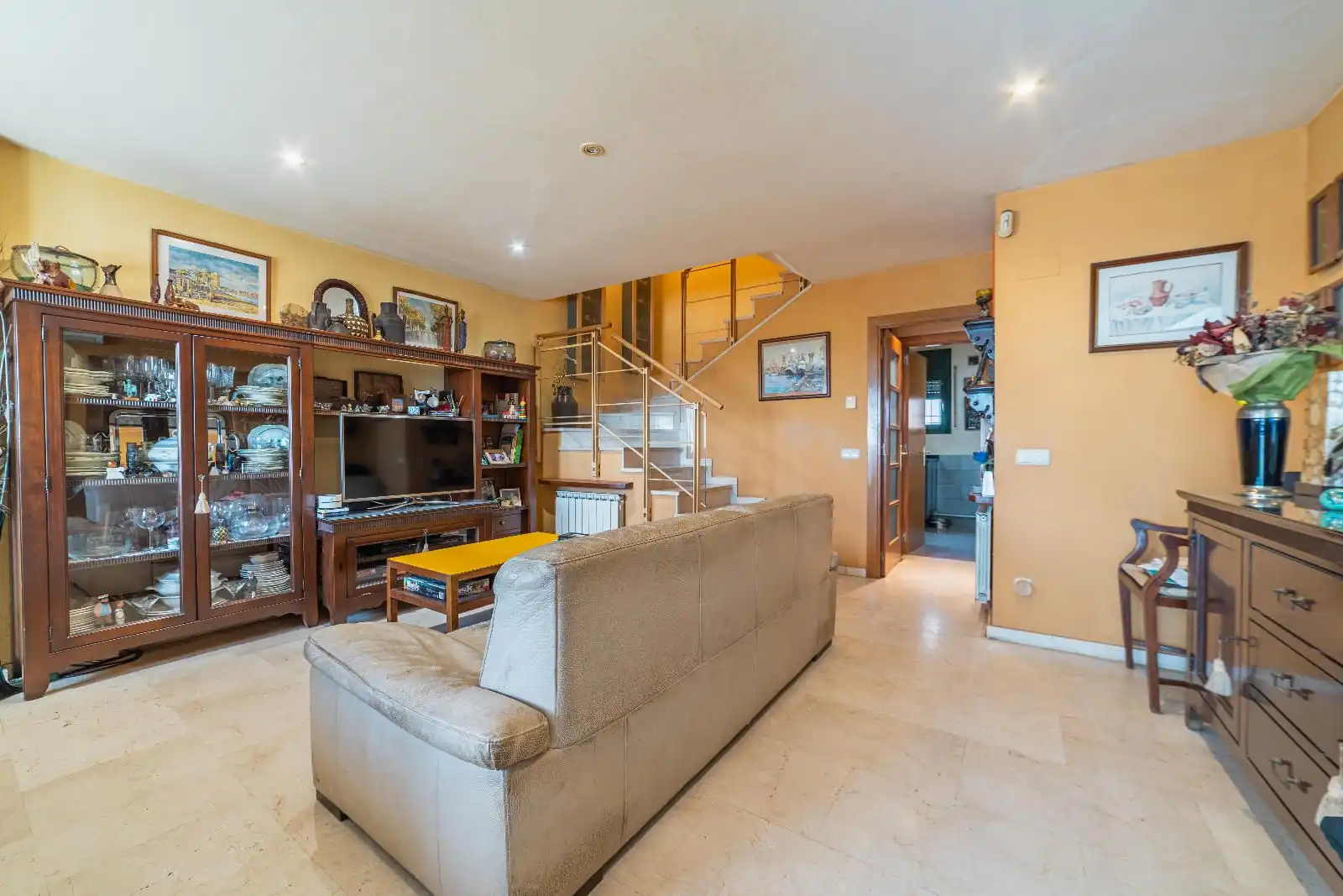 Wohnzimmer von Einfamilien-Reihenhaus zum Verkauf in Vilassar de Mar mit Klimaanlage, Heizung und Terrasse