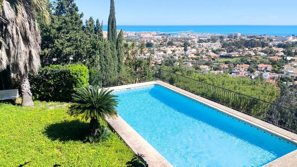 Villa avec piscine à vendre à Carrer de la Carrasca
