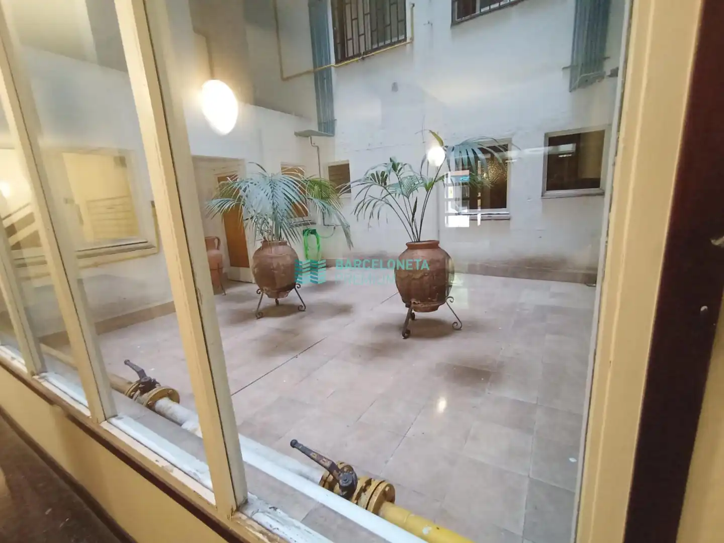 Piso en venta en Barcelona con Calefacción, Terraza y Alarma