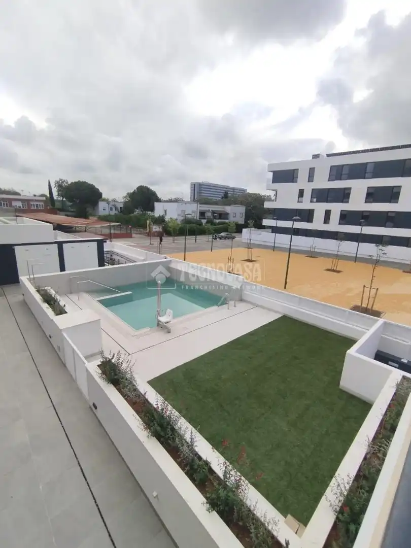 Piscina de Piso de alquiler en Sevilla con Trastero