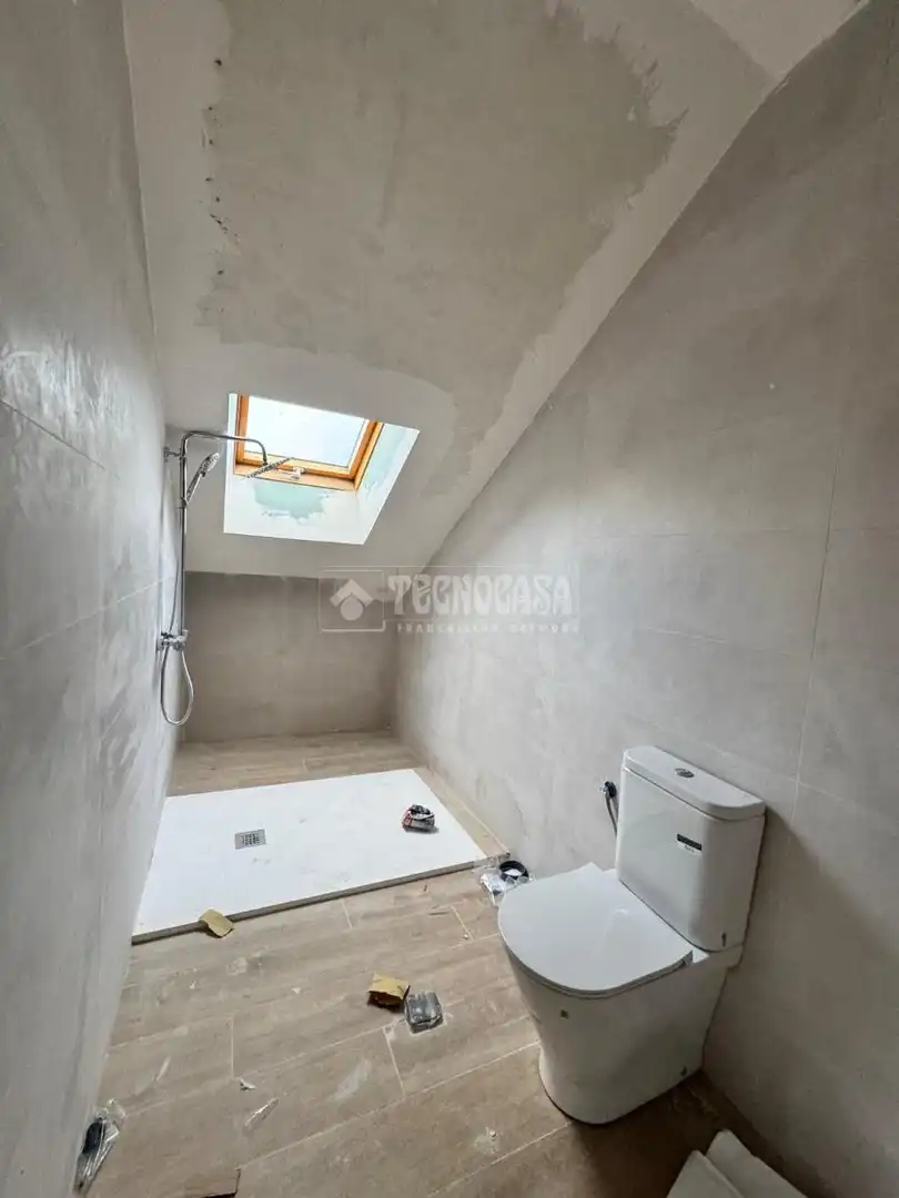 Bathroom of Duplexes for sale in Toledo  with Air Conditioner