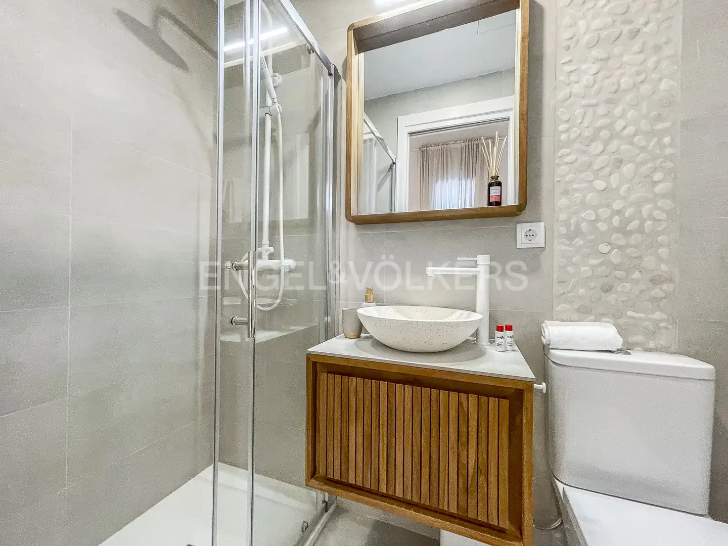 Baño de Piso de alquiler en Barcelona con Aire acondicionado, Calefacción y Amueblado