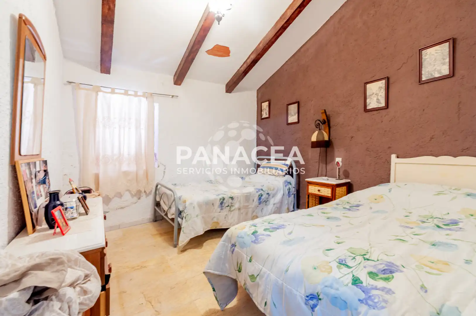 Schlafzimmer von Haus oder Chalet zum Verkauf in Chercos mit Privatgarten, Möbliert und Ofen