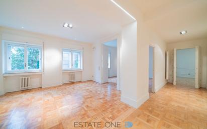 Living room of Flat to rent in  Madrid Capital  with Air Conditioner