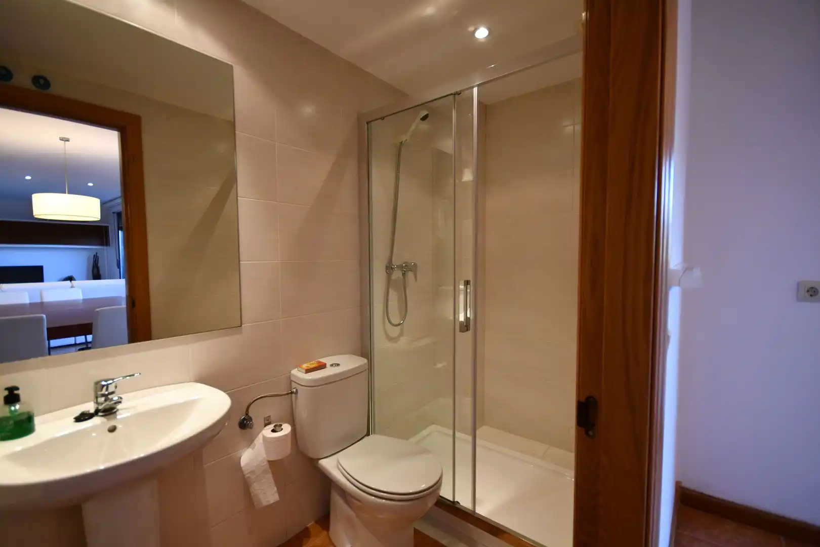 Badezimmer von Erdgeschoss zum Verkauf in Lardero mit Klimaanlage, Heizung und Terrasse