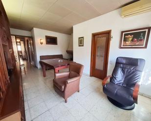 Wohnzimmer von Einfamilien-Reihenhaus miete in Torelló mit Klimaanlage