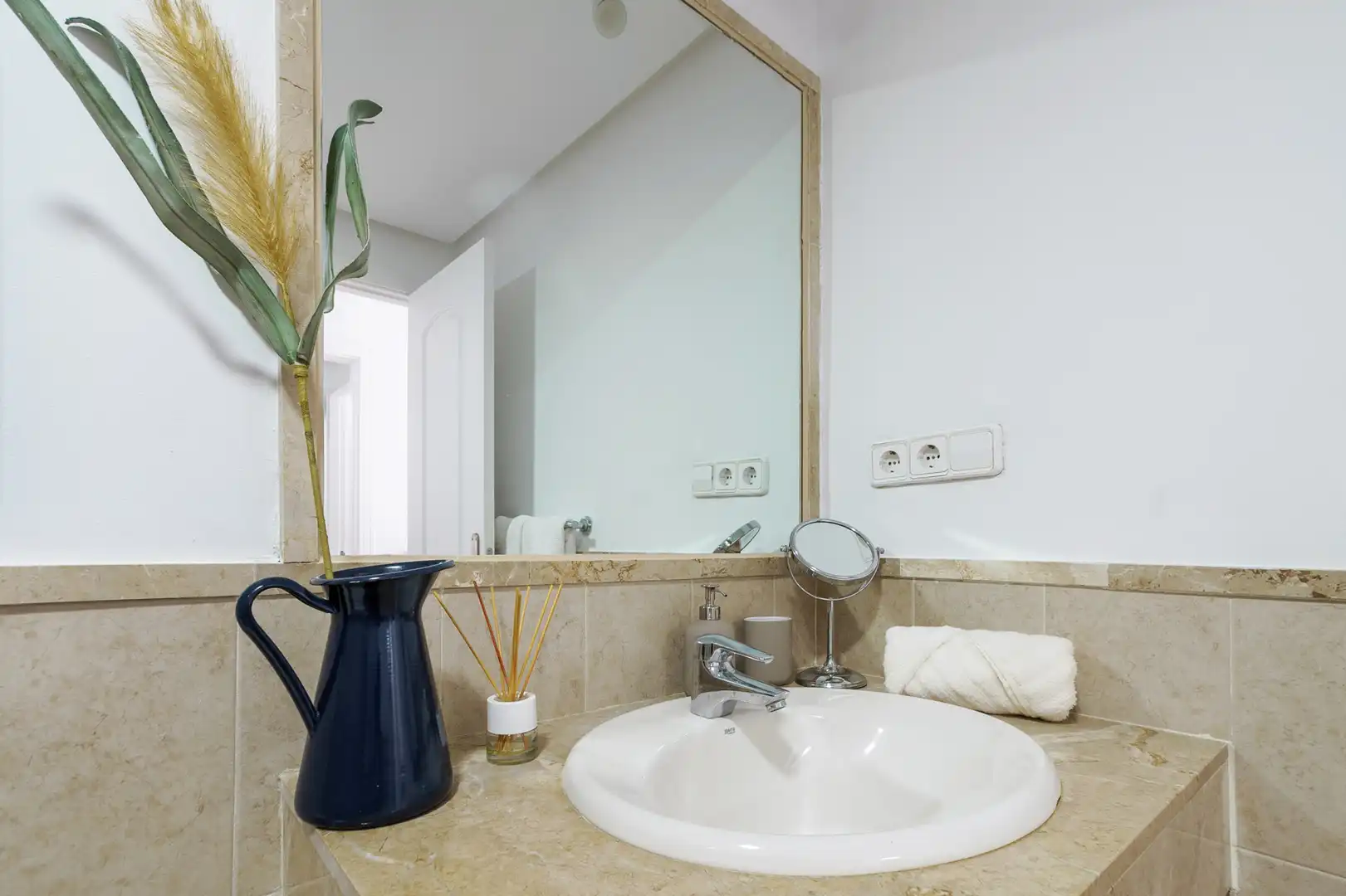 Baño de Planta baja de alquiler en Estepona con Aire acondicionado, Jardín privado y Terraza