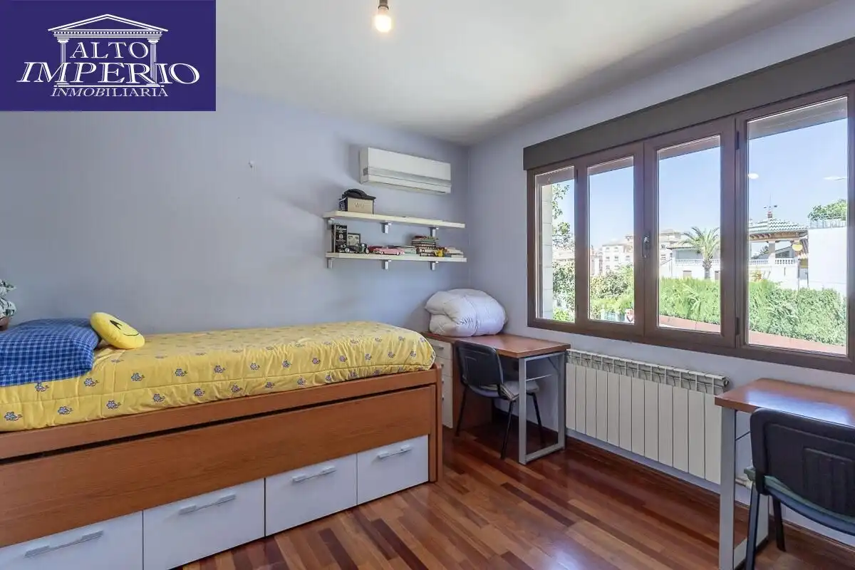 Bedroom of Houses for sale in Granada  with Air Conditioner, Heating and Private garden