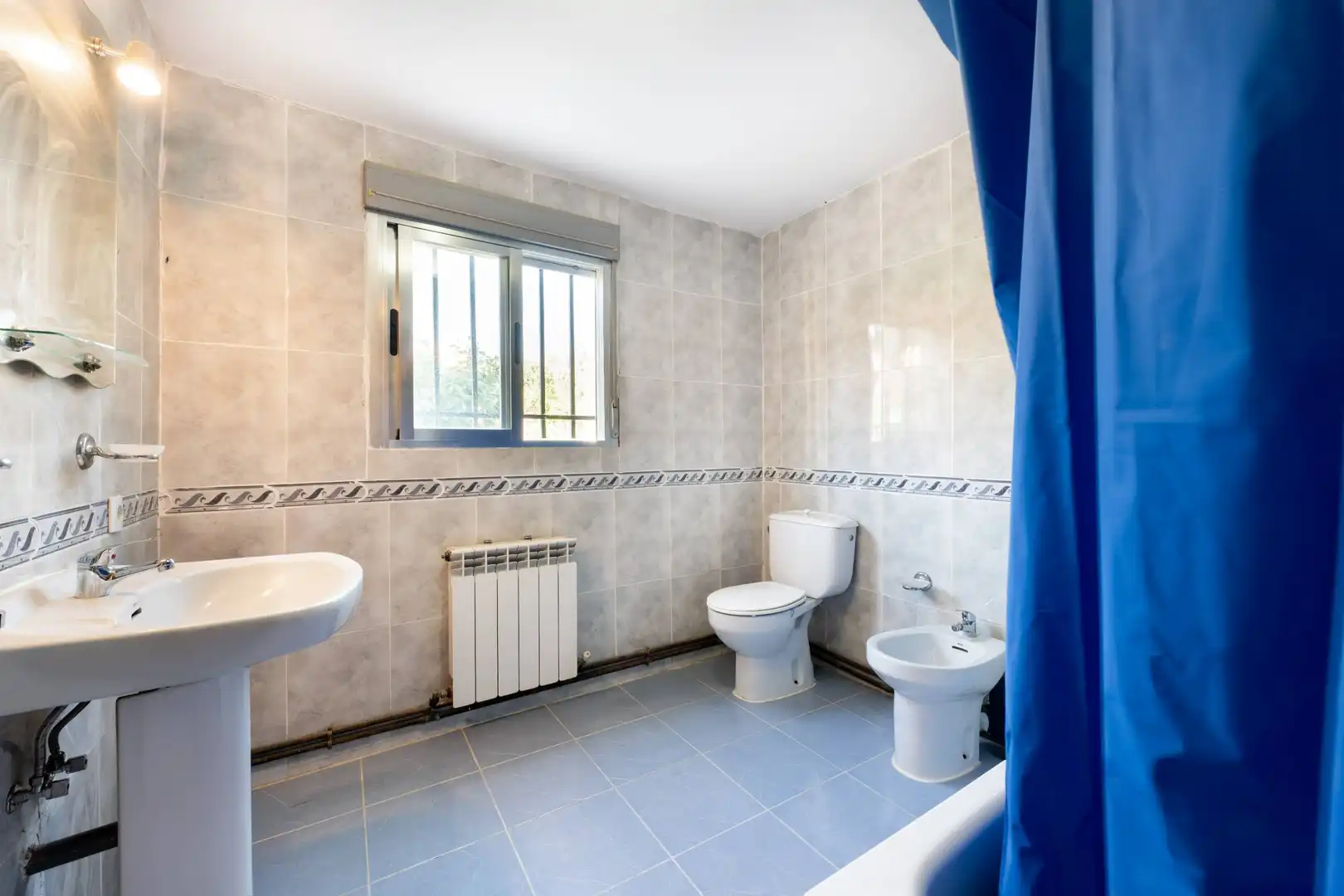 Baño de Casa o chalet en venta en El Casar de Escalona con Calefacción, Terraza y Alarma