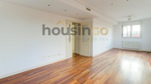 Foto 3 de Ático de alquiler en Ana de Austria, Sanchinarro, Madrid