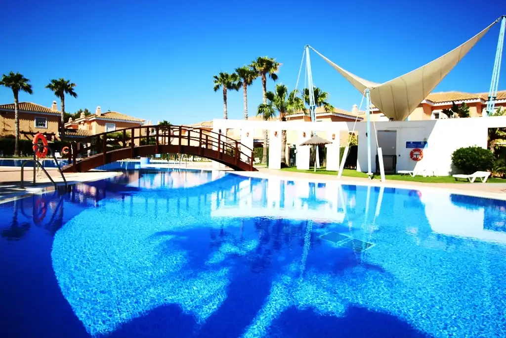 Apartment mit Pool zum Verkauf in Avenida Juan Sebastián Elcano 1