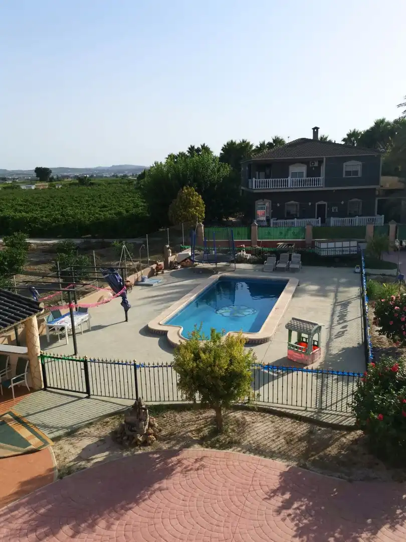 Piscina de Casa o xalet en venda en Orihuela amb Jardí privat, Moblat i Balcó