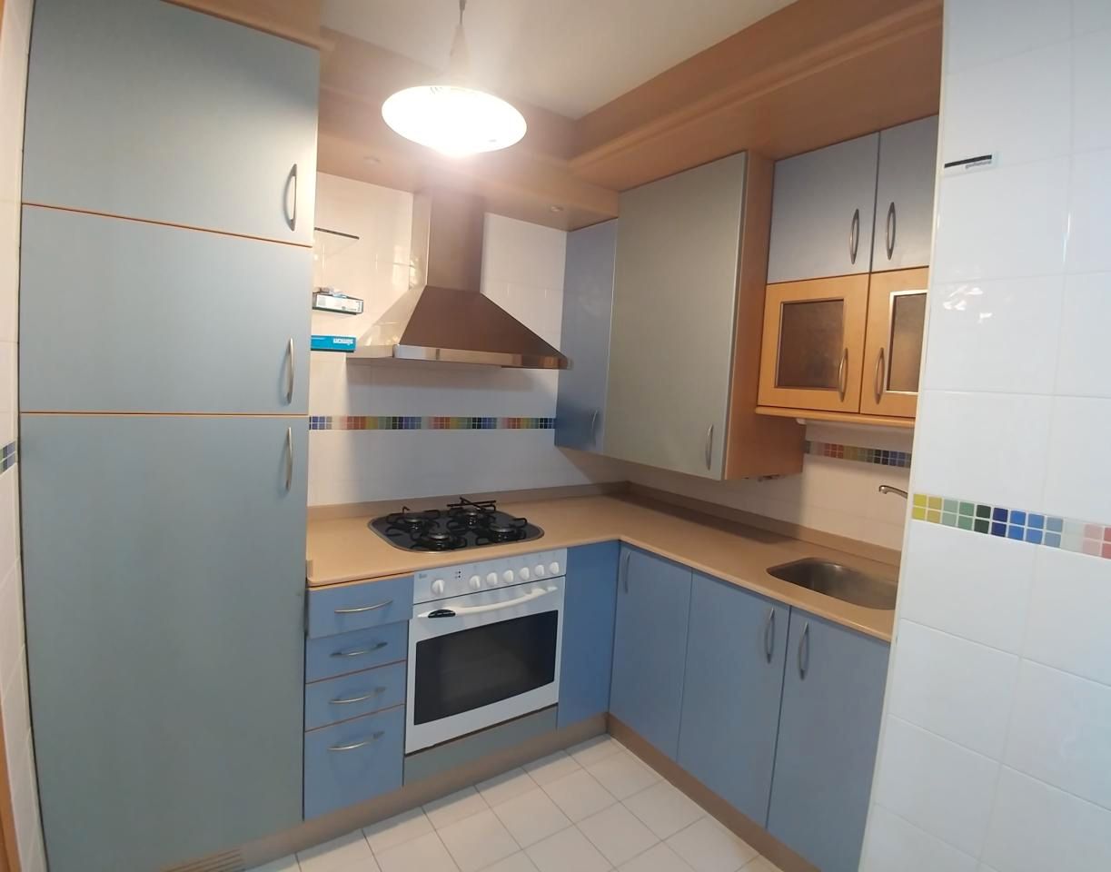 Cuina de Estudi de lloguer en Ames amb Calefacció, Terrassa i Moblat