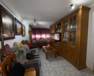 Sala d'estar de Pis en venda en Parla amb Calefacció