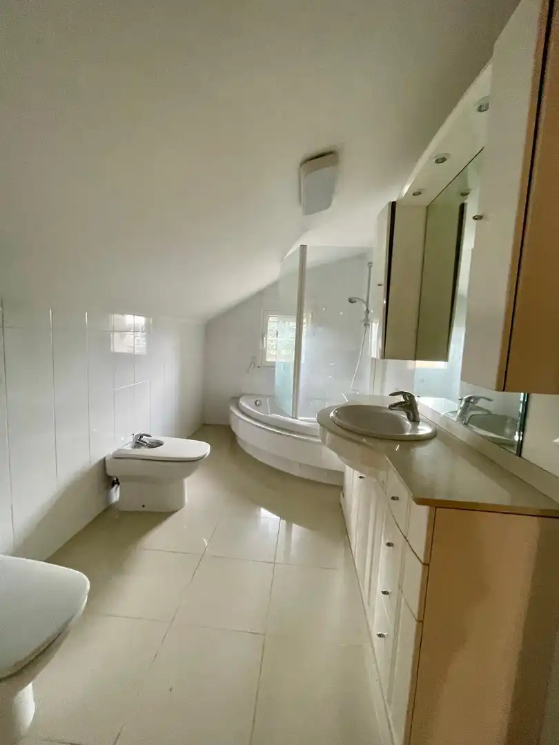 Baño de Casa o chalet en venta en Lugo con Calefacción, Jardín privado y Parquet