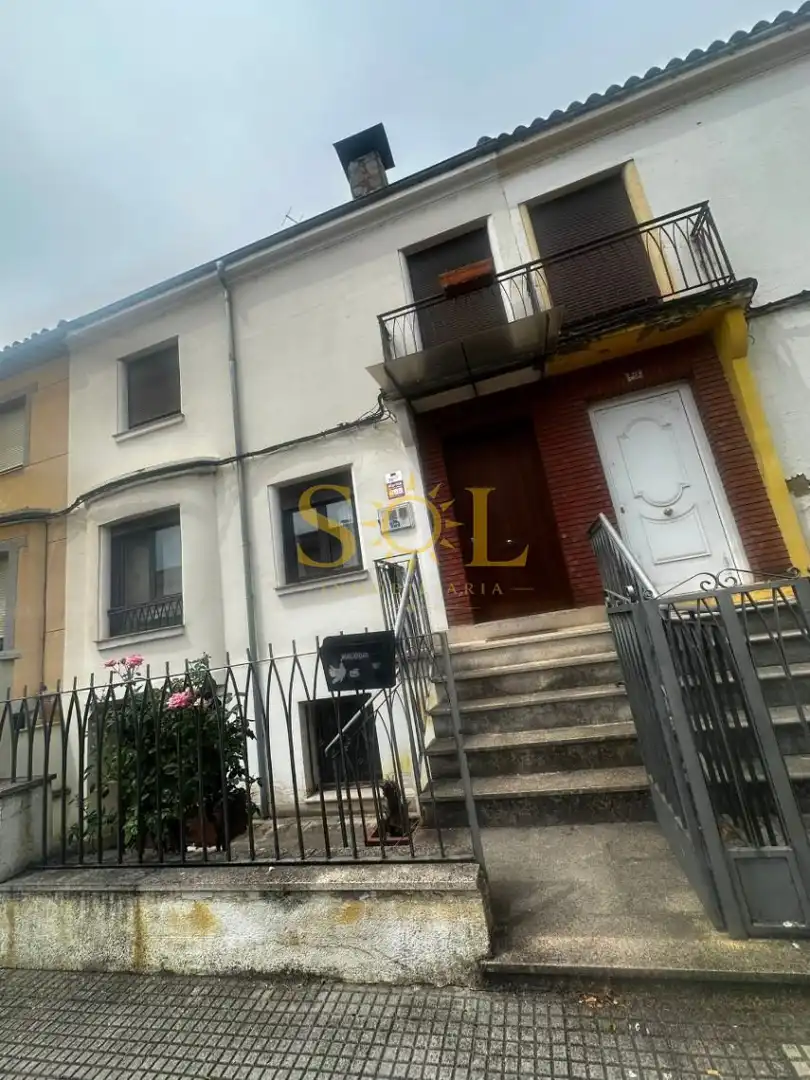 Vista exterior de Casa o xalet en venda en León Capital  amb Calefacció, Jardí privat i Terrassa